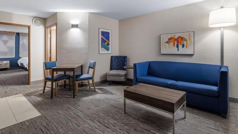 Holiday Inn Express & Suites St. Paul Ne (vadnais Heights) By IHG, room with private jacuzzi, photo 5