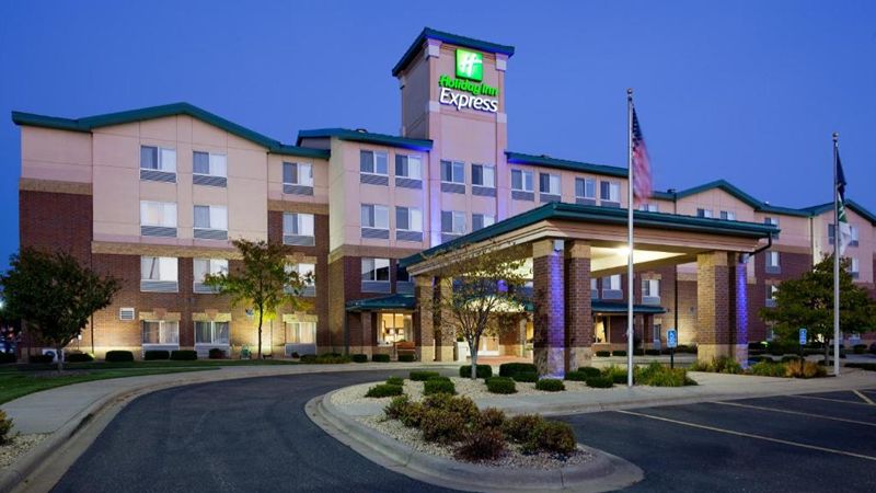 Holiday Inn Express & Suites St. Paul Ne (vadnais Heights) By IHG, room with private jacuzzi, photo 8
