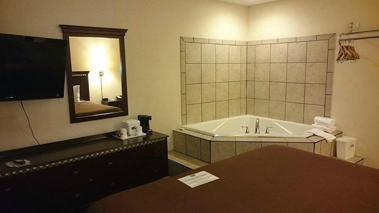 Howard Johnson by Wyndham Springfield