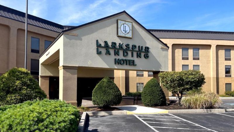 Larkspur Landing Carlisle, room with private jacuzzi, photo 7
