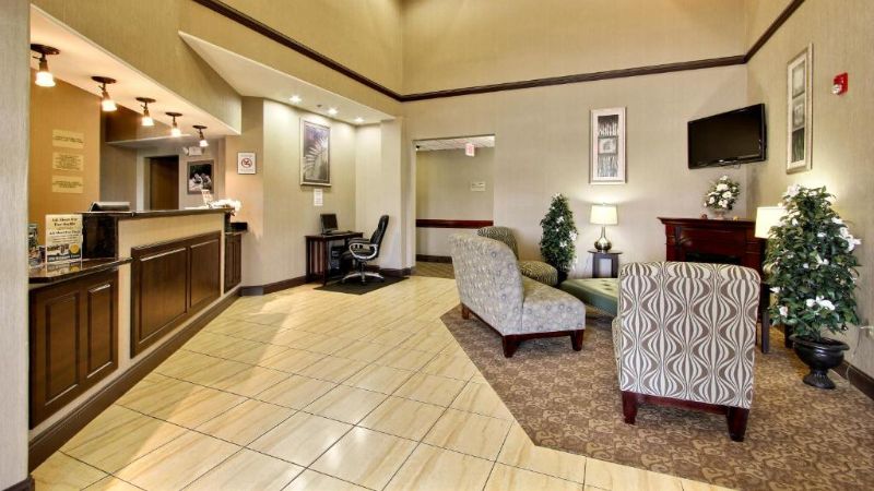 Magnolia Inn & Suites Pooler, room with private jacuzzi, photo 5
