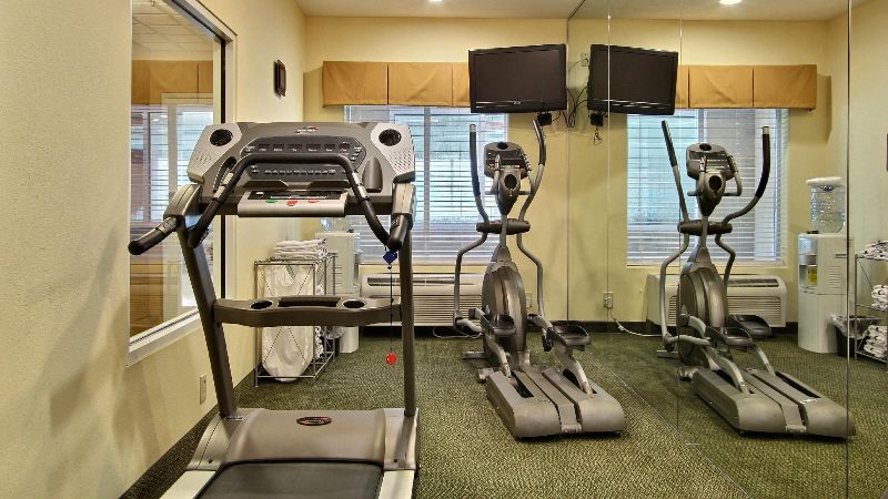 Magnolia Inn & Suites Pooler, room with private jacuzzi, photo 7