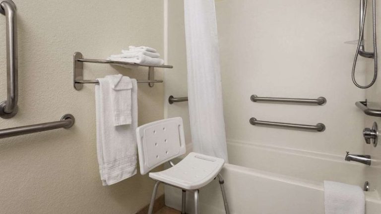 Microtel Inn & Suites by Wyndham Inver Grove Heights / Minne