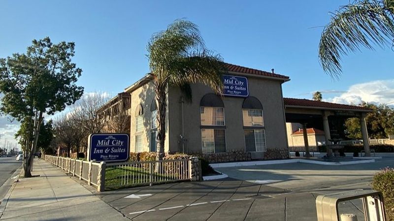 Mid City Inn and Suites, room with private jacuzzi, photo 7