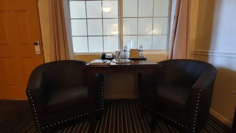 Monterey Pines Inn, room with private jacuzzi, photo 4