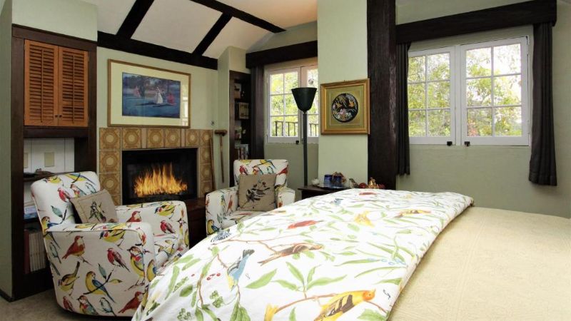 Old Monterey Inn, room with private jacuzzi, photo 4