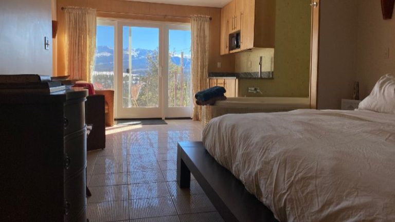 Pikes Peak Paradise Bed + Breakfast