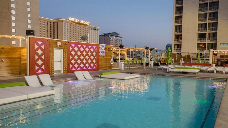 Plaza Hotel & Casino, room with private jacuzzi, photo 5