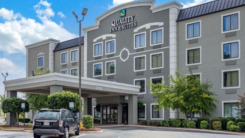 Quality Inn & Suites Chattanooga West near Lookout Mountain, room with private jacuzzi, photo 8
