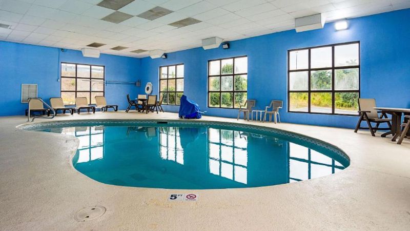 Quality Inn & Suites Chattanooga West near Lookout Mountain, room with private jacuzzi, photo 7