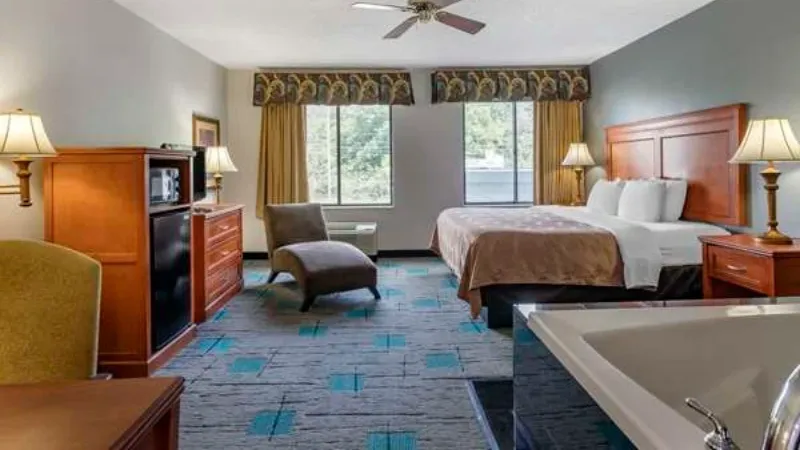 Quality Inn & Suites Chattanooga West near Lookout Mountain