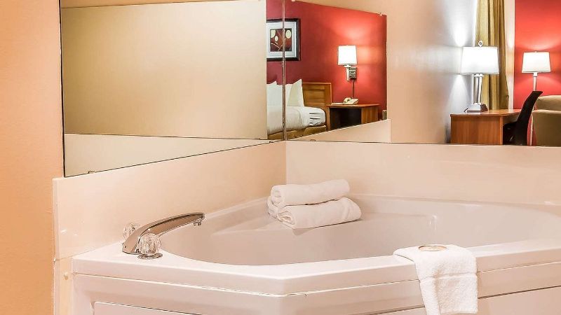 Quality Inn & Suites Chesterfield Village