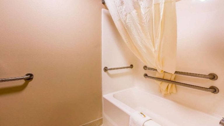 Quality Inn & Suites Chesterfield Village