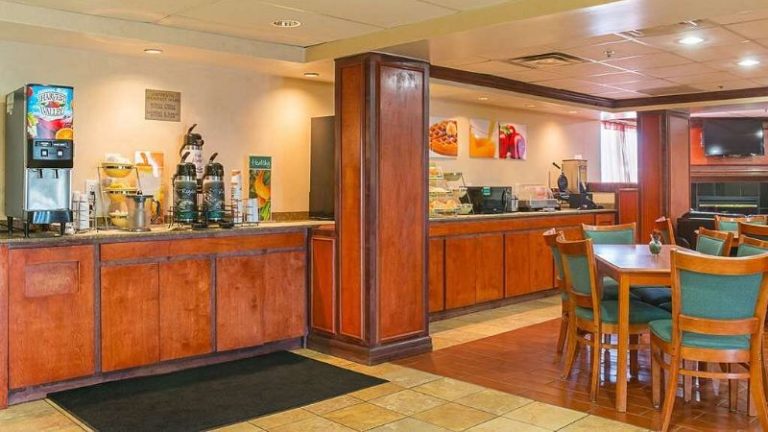 Quality Inn & Suites Detroit Metro Airport