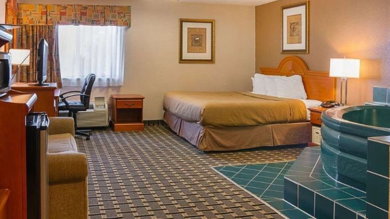 Quality Inn & Suites Detroit Metro Airport