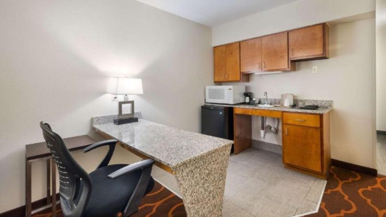 Quality Inn & Suites Huntsville Research Park Area