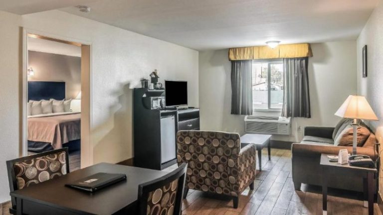 Quality Inn & Suites near Downtown Bakersfield