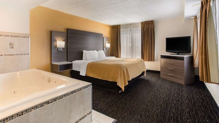 Quality Suites Milwaukee Airport
