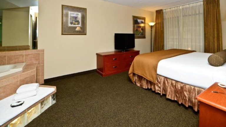 Ramada Hotel and Conference Center by Wyndham Plymouth