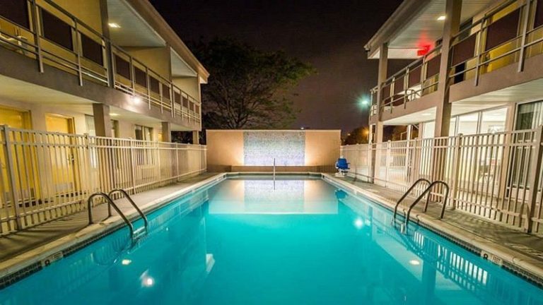 Ramada by Wyndham Rockville Centre