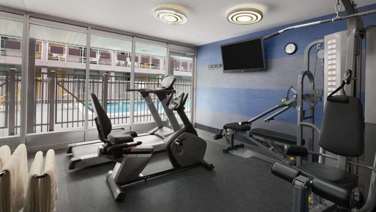Ramada by Wyndham Rockville Centre