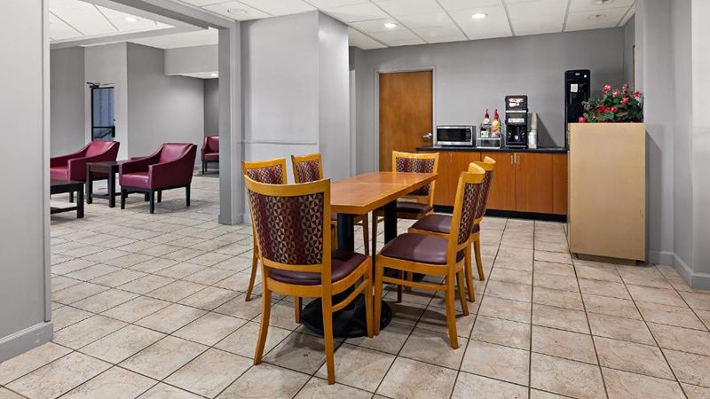Red Roof Inn & Suites Monroe, NC, room with private jacuzzi, photo 4