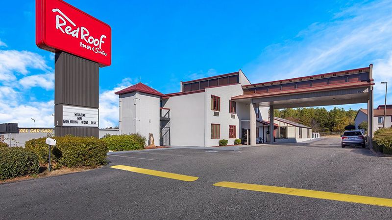 Red Roof Inn & Suites Monroe, NC, room with private jacuzzi, photo 5
