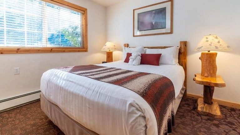 Red Wolf Lakeside Lodge