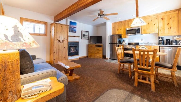Red Wolf Lakeside Lodge