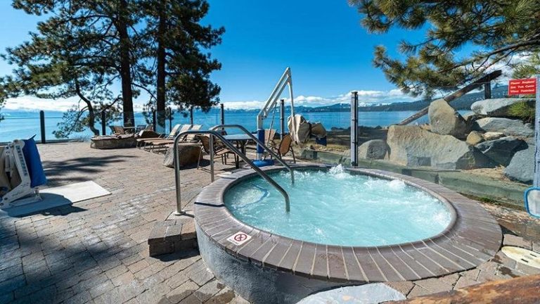 Red Wolf Lakeside Lodge