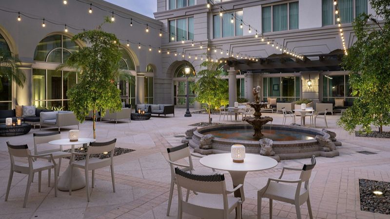 Renaissance Tampa International Plaza Hotel, room with private jacuzzi, photo 5