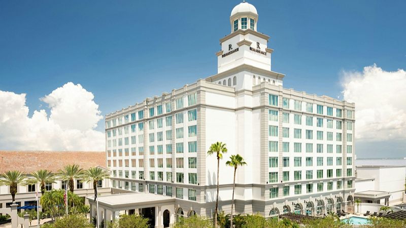 Renaissance Tampa International Plaza Hotel, room with private jacuzzi, photo 7