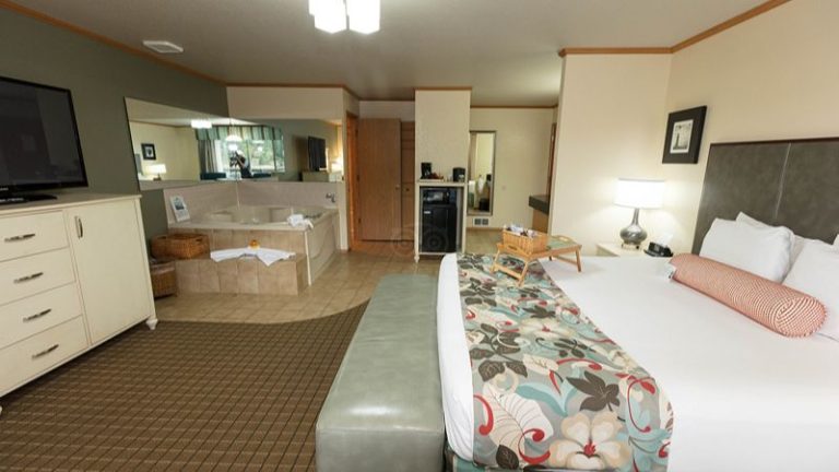 River House Inn, a Baymont by Wyndham