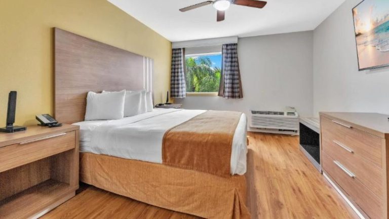 Rodeway Inn & Suites Fort Lauderdale Airport & Port Everglades Cruise Port Hotel