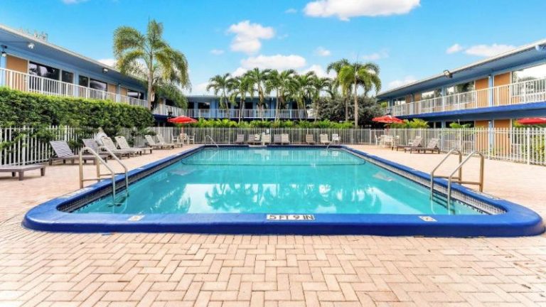 Rodeway Inn & Suites Fort Lauderdale Airport & Port Everglades Cruise Port Hotel