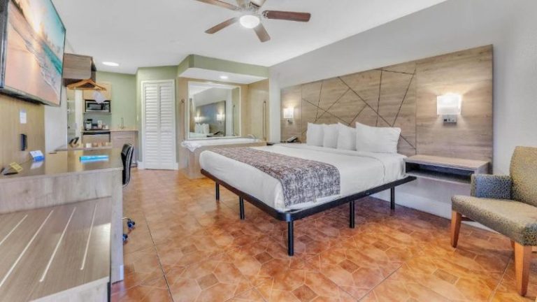 Rodeway Inn & Suites Fort Lauderdale Airport & Port Everglades Cruise Port Hotel