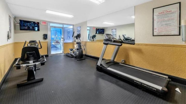Rodeway Inn & Suites Fort Lauderdale Airport & Port Everglades Cruise Port Hotel