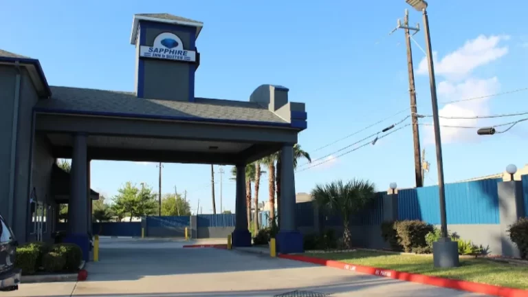 Sapphire Inn & Suites