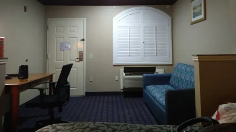 Sapphire Inn & Suites