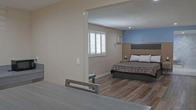 Sea Breeze Inn