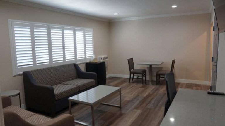 Sea Breeze Inn