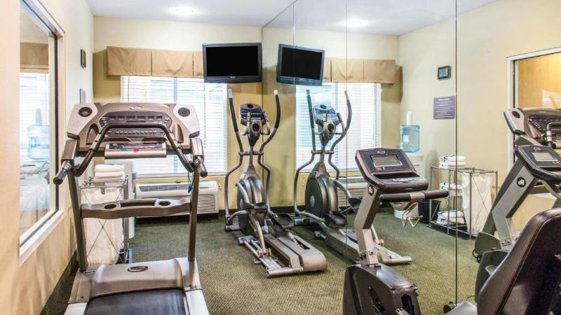 Sleep Inn & Suites Pooler, room with private jacuzzi, photo 6