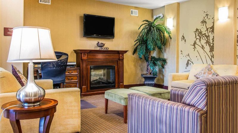 Sleep Inn & Suites Pooler, room with private jacuzzi, photo 4
