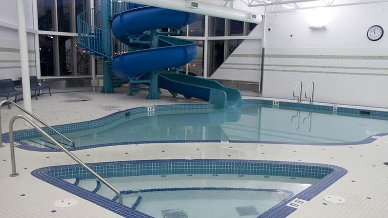St. Albert Inn & Suites, room with private jacuzzi, photo 3