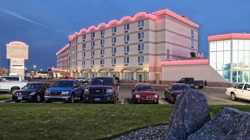 St. Albert Inn & Suites, room with private jacuzzi, photo 4