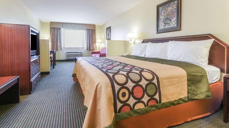 Super 8 by Wyndham Burleson Fort Worth Area