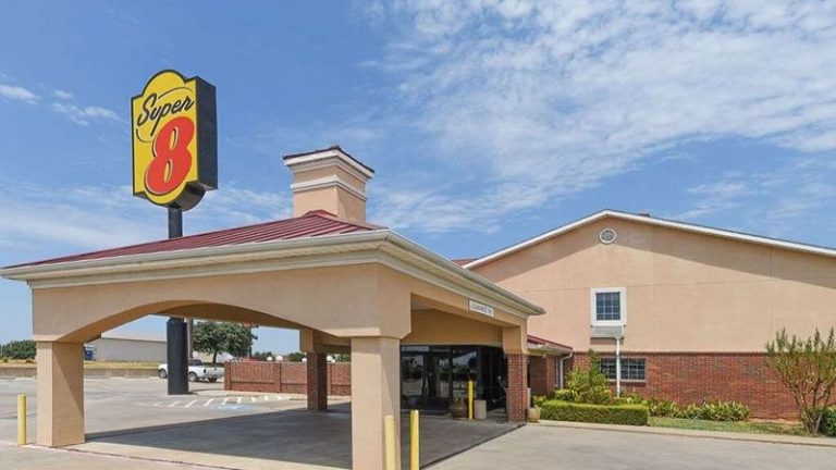 Super 8 by Wyndham Burleson Fort Worth Area