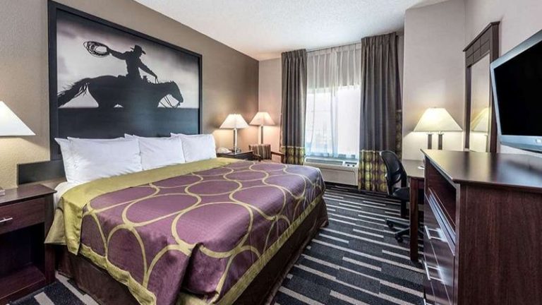 Super 8 by Wyndham Fort Worth North