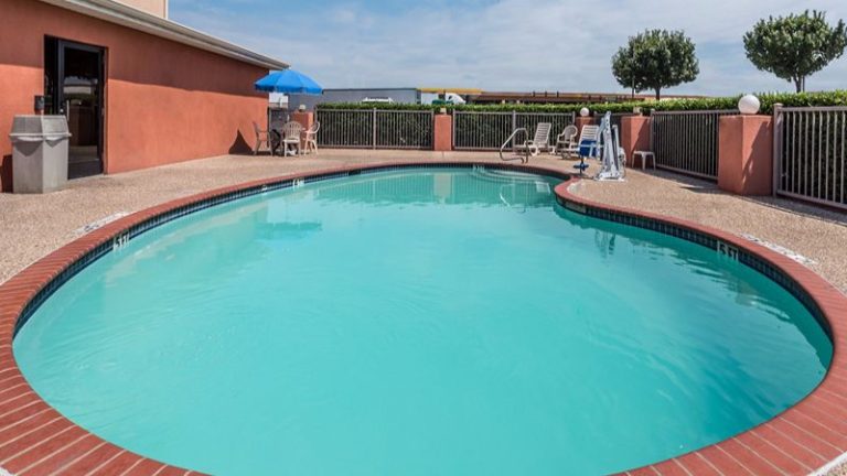 Super 8 by Wyndham Fort Worth North