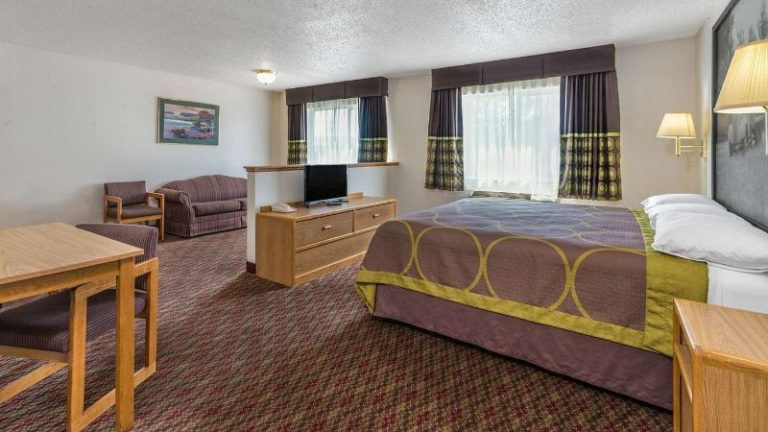 Super 8 by Wyndham Fountain